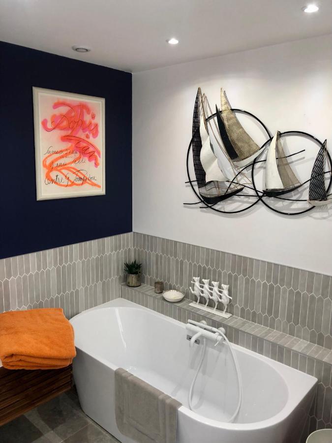 Chambre Dans Hotel Particulier 18E Siecle Hyper Centre La Rochelle La Rochelle  Buitenkant foto